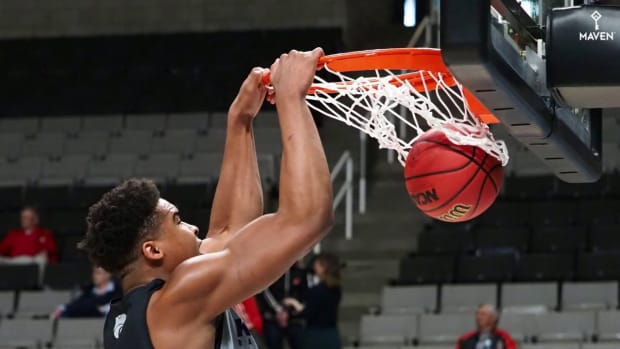 Cats_Stampede_Passed_Bison_in_Season_Ope-5dc375c000bbe70001445a54_Nov_07_2019_1_46_05